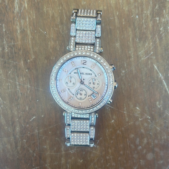 Michael Kors Rose Gold Watch withh Rose Gold Stone bezel. - Picture 2 of 2